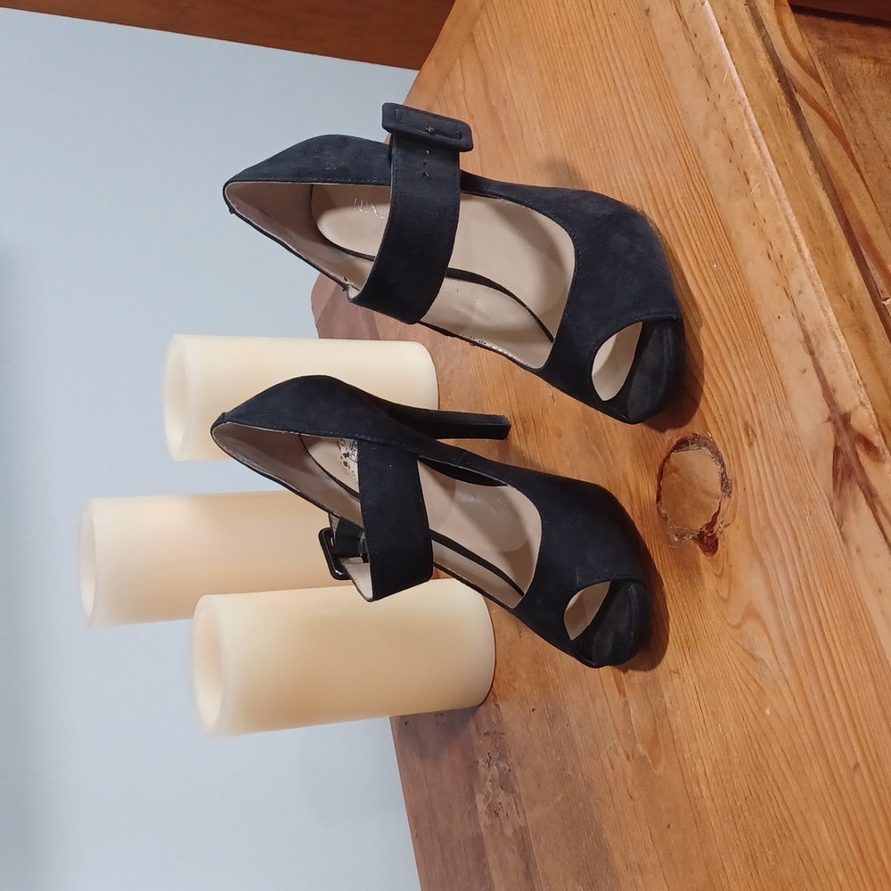 Ladies heel shoes